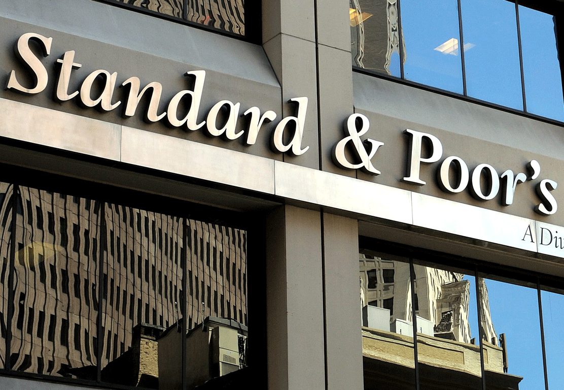 Γιατί η Standard & Poor’s δίνει αξιολόγηση «Β» στην Ελλάδα