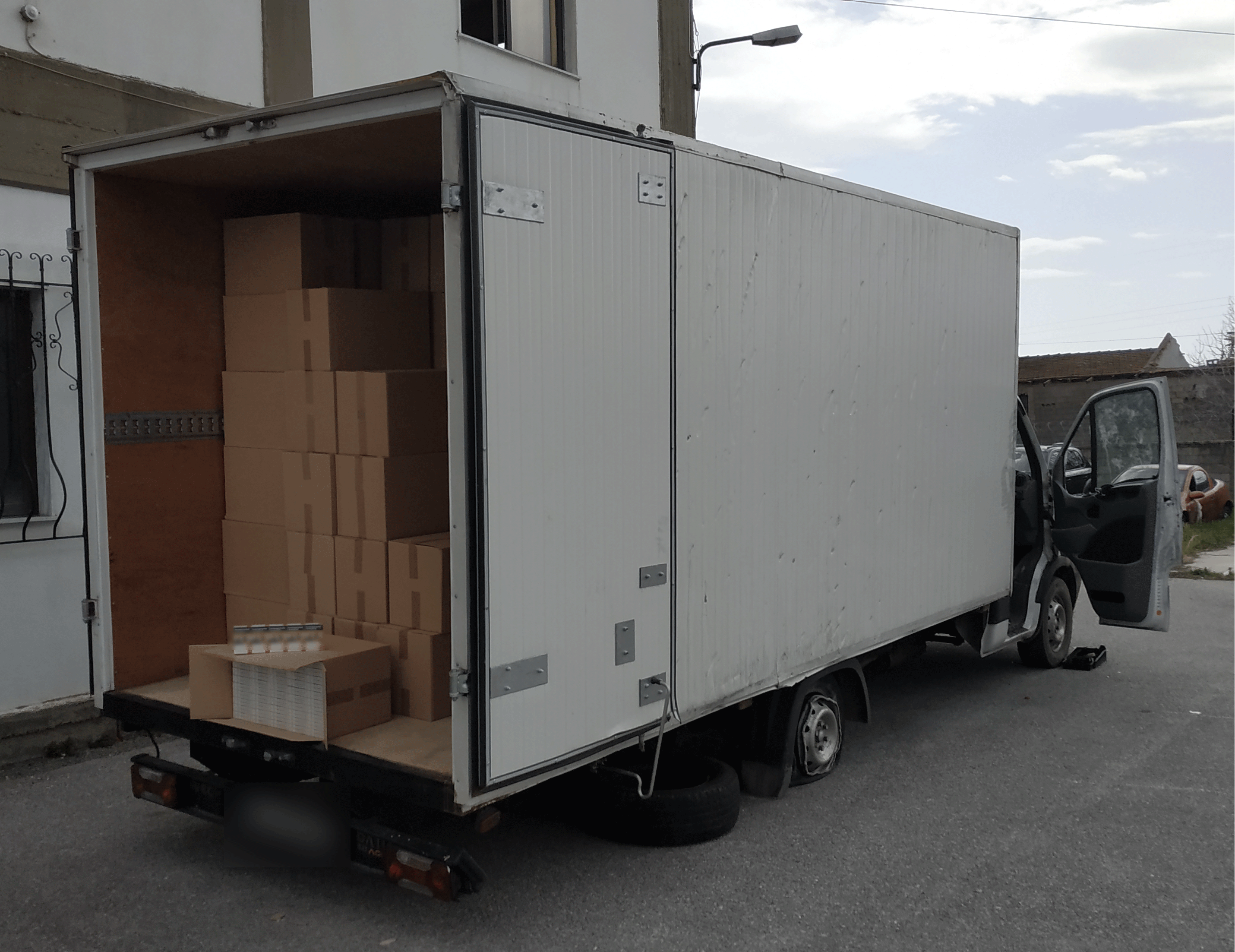 Θεσσαλονίκη: Το τροχαίο αποκάλυψε φορτίο με λαθραία τσιγάρα 