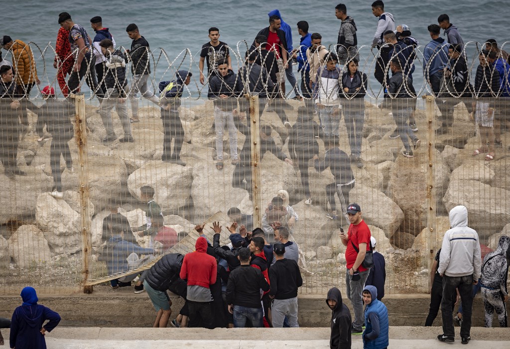 Ισπανία: Ο Σάντσεθ απέλασε 2.700 μετανάστες σε μια μέρα ceuta1