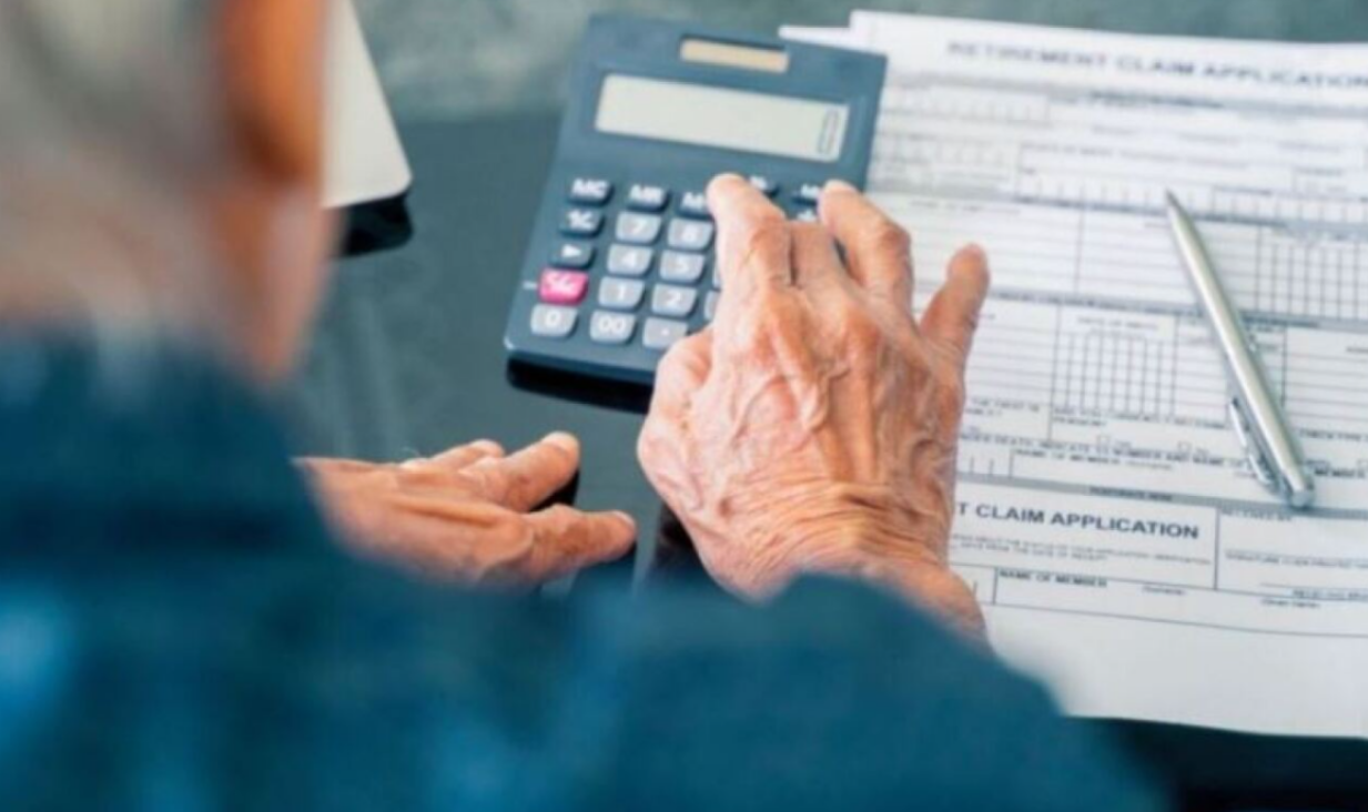 Πληρώνονται οι αυξημένες συντάξεις και η επιταγή ακρίβειας - Ποιοι δεν θα  δουν αυξήσεις και γιατί