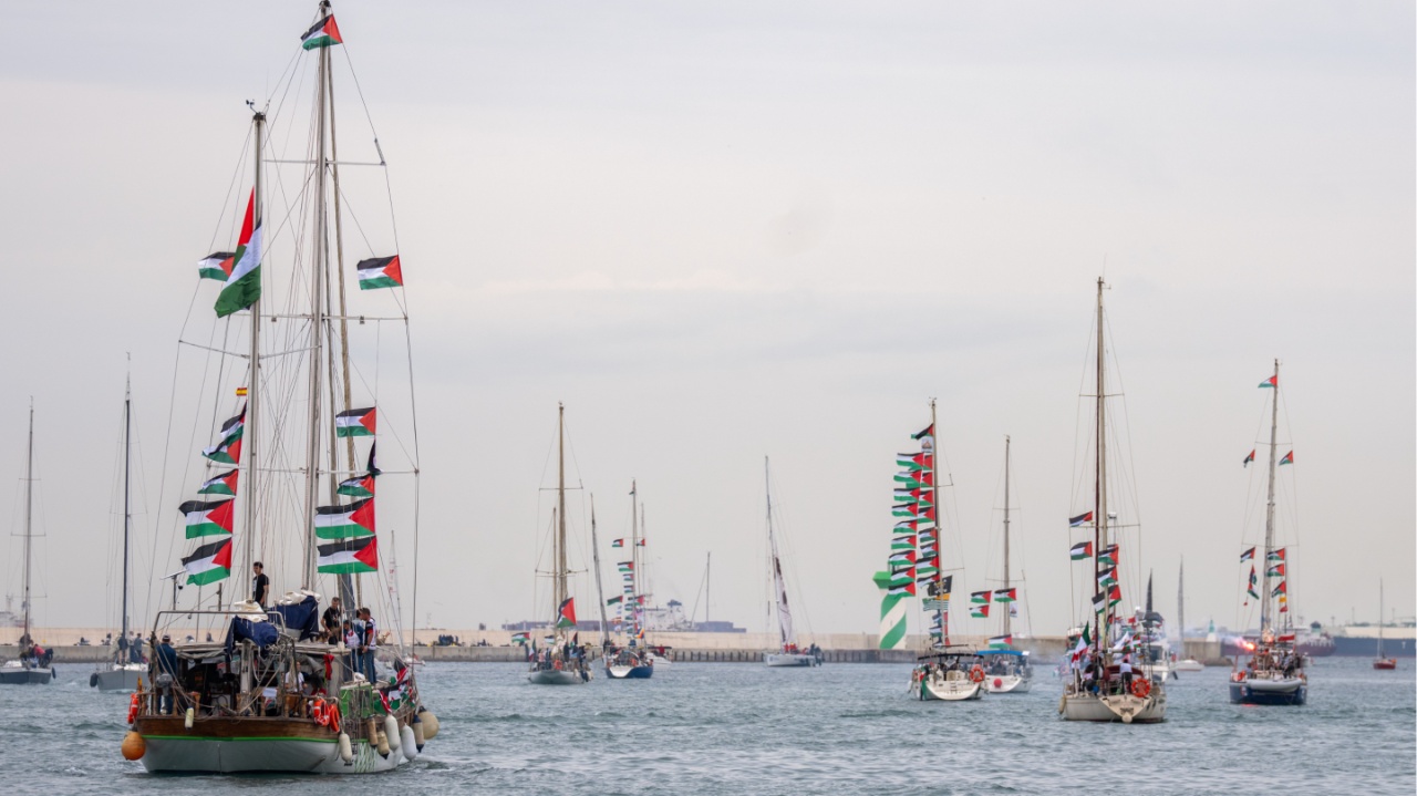 To Ισραήλ αναχαιτίζει στολίσκο ανθρωπιστικής βοήθειας προς τη Γάζα ανοιχτά της Κρήτης, δείτε βίντεο