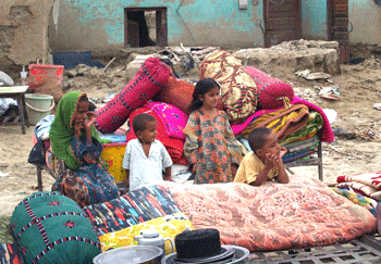 Δεκάδες χιλιάδες άστεγοι στο νότιο Πακιστάν