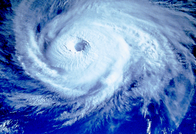 Ο τυφώνας «Earl» απειλεί τις ακτές της Βόρειας Καρολίνας 